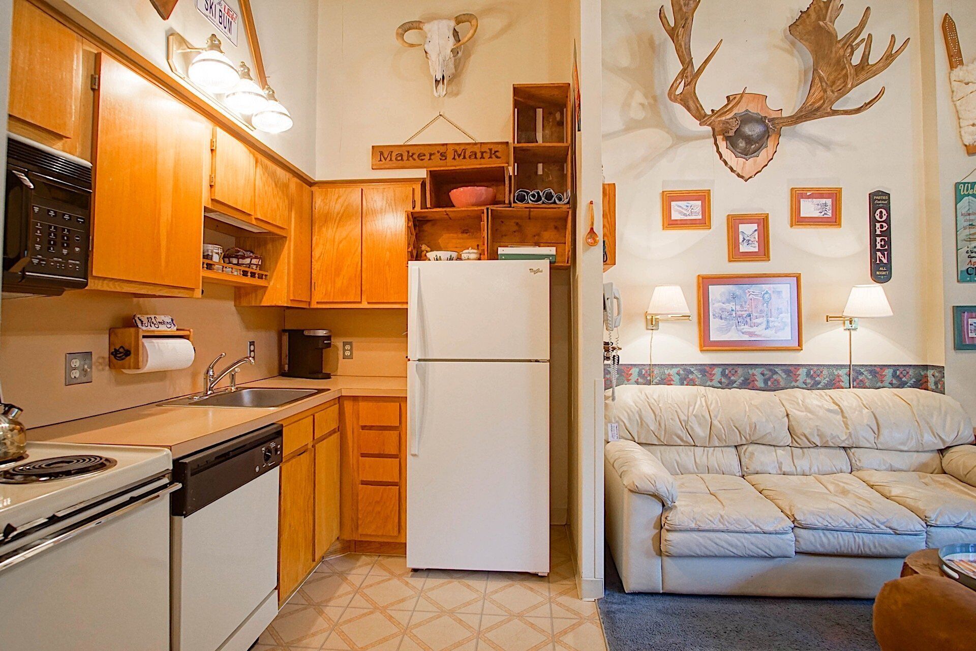 Condo, Multiple Beds, Pool Access, Mountain View (2 Br: Silver Creek 5216) | Private kitchen