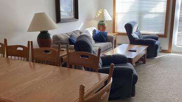 House, Multiple Beds, Patio, Mountain View (2 Br: Camp 4 #7) | Living area
