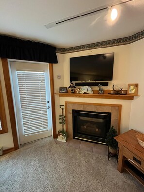 House, Multiple Beds, Patio, Mountain View (2 Br: Camp 4 #7) | Interior - Camp 4 #7: 2 Bedrooms, 2.5 Baths: Slope Side, Gas Fireplace (Snowshoe)