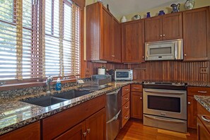 Rumah, Beberapa Tempat Tidur, akses ke kolam renang, pemandangan gunung (4 Br: Sanctuary 11) | Dapur pribadi