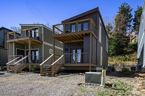 3 Bedroom: Coal Box Beautiful Unique Home Close to Slopes