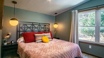 3 bedrooms, individually decorated, individually furnished, bed sheets