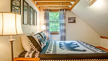 Rumah, Beberapa Tempat Tidur, dapur, pemandangan gunung (1 Br: South Westridge Rd. 047 GH) | 1 kamar tidur dan didekorasi berbeda-beda