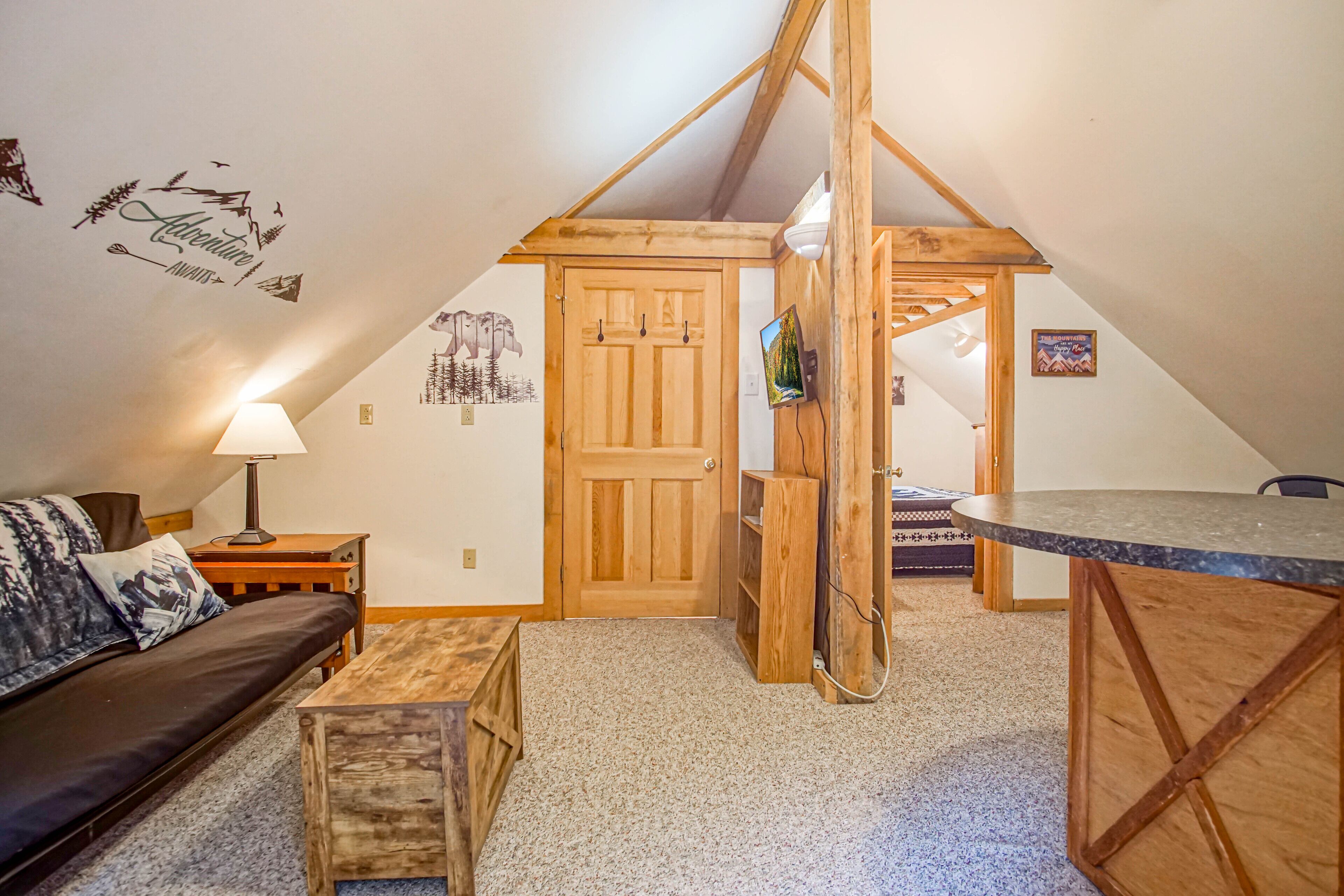 House, Multiple Beds, Kitchen, Mountain View (1 Br: South Westridge Rd. 047 GH) | Interior