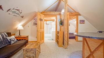 Rumah, Beberapa Tempat Tidur, dapur, pemandangan gunung (1 Br: South Westridge Rd. 047 GH) | Interior