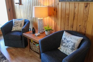 Interior - Powderidge 15 Slope Side (Snowshoe)