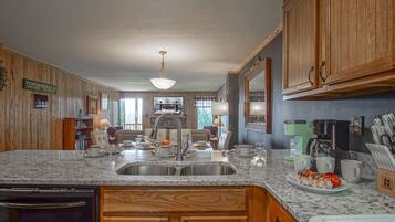 Condo, Multiple Beds, Balcony, Mountain View (2 Br: Powderidge 31) | Private kitchen