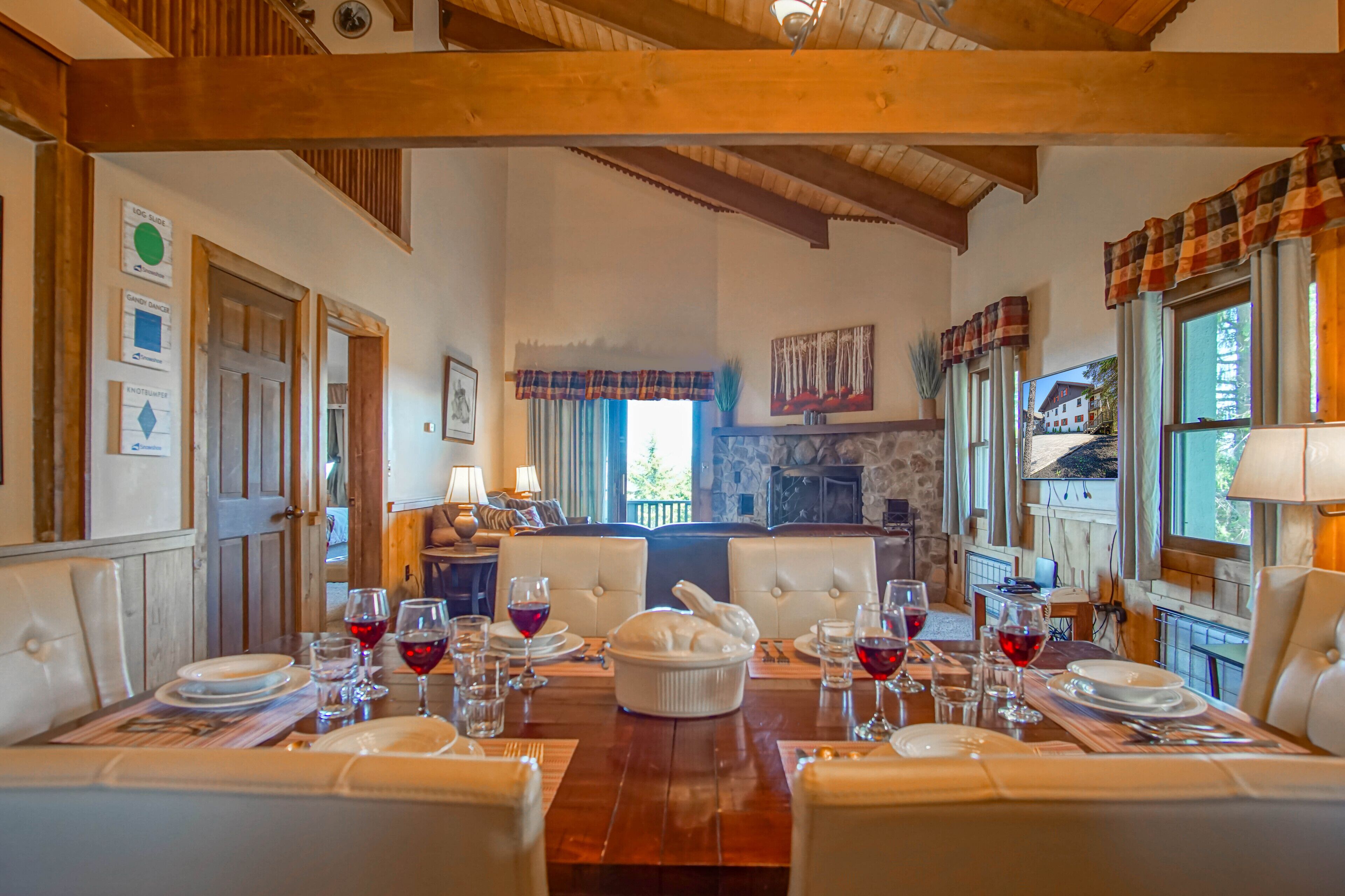 House, Multiple Beds, Balcony, Mountain View (3 Br: Whistlepunk 1) | 3 bedrooms, individually decorated, individually furnished, bed sheets