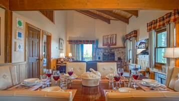 House, Multiple Beds, Balcony, Mountain View (3 Br: Whistlepunk 1) | 3 bedrooms, individually decorated, individually furnished, bed sheets