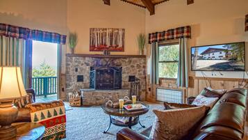 House, Multiple Beds, Balcony, Mountain View (3 Br: Whistlepunk 1) | Living area