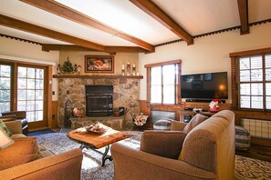 Living area - Whistlepunk 20 Wilderness Hideaway, Slope Side, Spacious 2 Br Condo (Snowshoe)
