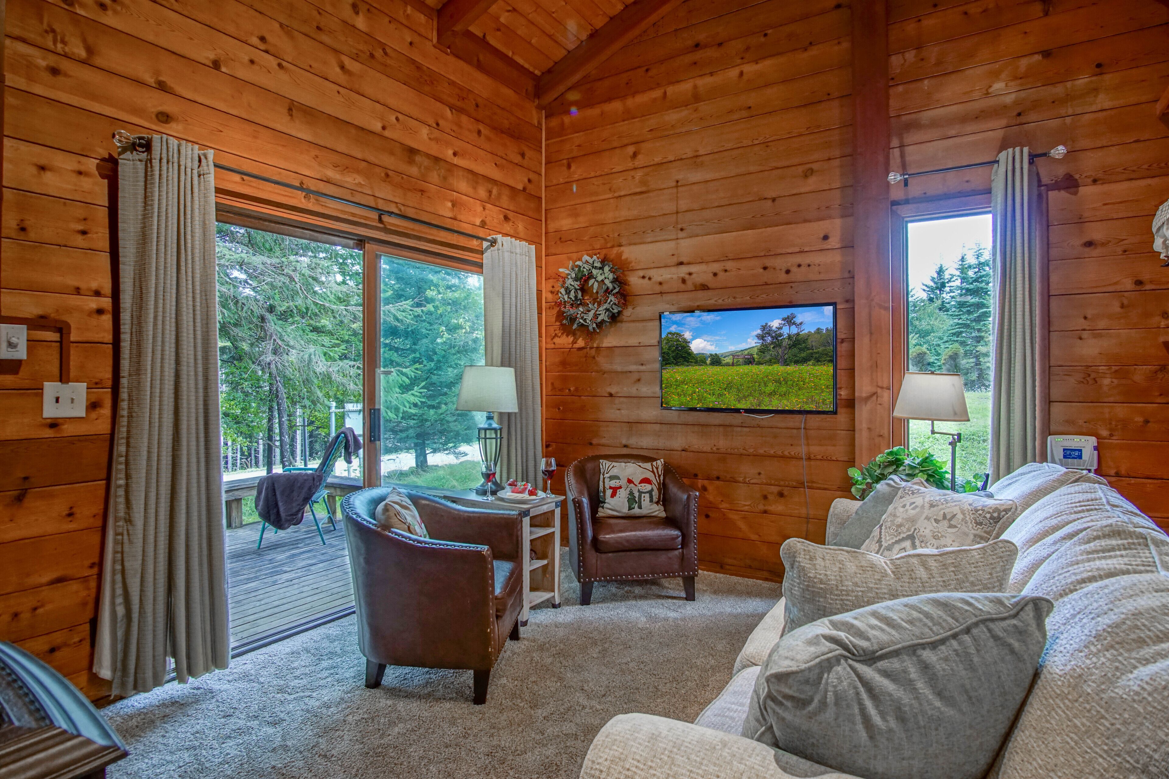 House, Multiple Beds, Fireplace, Mountain View (2 Br Plus Loft: Powder Monkey 4) | Living area