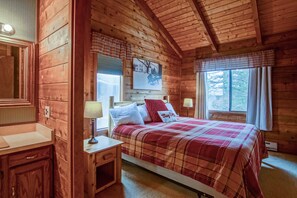 House, Multiple Beds, Fireplace, Mountain View (2 Br Plus Loft: Powder Monkey 4) - Powder Monkey 4: 2 Bedrooms Plus Sleeping Loft, 2 Full Baths: Slope Side (Snowshoe)