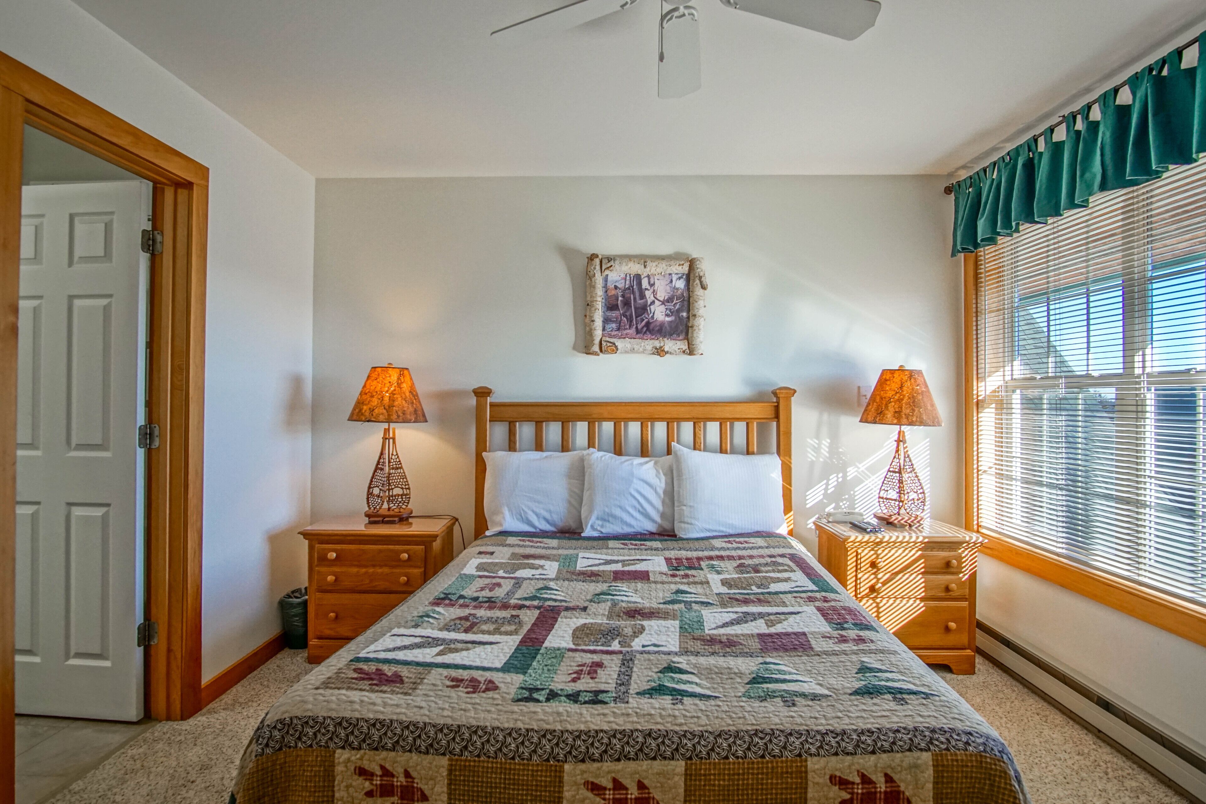 House, Multiple Beds, Fireplace, Mountain View (2 Br: Camp 4 #2) | 2 bedrooms, individually decorated, individually furnished, bed sheets