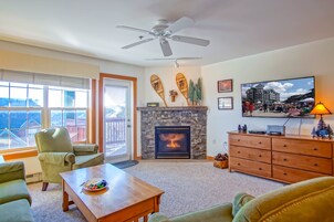 Ház, több ágy, kandalló, kilátással a hegyre (2 Br: Camp 4 #2) | Nappalirész