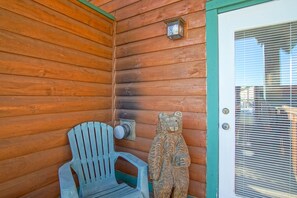 Exterior detail - Camp 4 #2: 2 Bedrooms, 2.5 Baths: Slope Side, Gas Fireplace (Snowshoe)