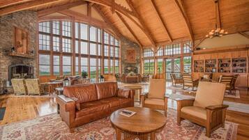 Condo, 1 Queen Bed with Sofa bed, Hot Tub, Mountain View (1 Br Studio: Soaring Eagle 414) | Interior