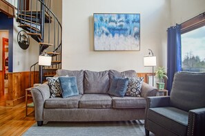 Condo, varias camas, chimenea, vista a la montaña (1 Br Plus Loft : Whistlepunk 44) | Área de sala de estar