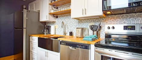 Leilighet, flere senger, peis, fjellutsikt (1 Br Plus Loft : Whistlepunk 44) | Eget kjøkken