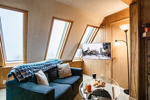 Lakás, több ágy, erkély, kilátással a hegyre (2 Br: Leatherbark 301 B) | Nappalirész