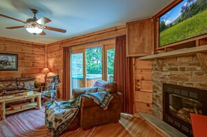 House, Multiple Beds, Hot Tub, Mountain View (5 Br: Loggers Run 8) | Living area
