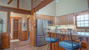 Condo, Multiple Beds, Balcony, Mountain View (4 Br: Whistlepunk 18) | Private kitchen