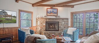 Whistlepunk #11: 2 Bedroom, 2 Bath: Wood Fireplace.central Location
