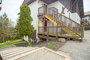 Exterior - Whistlepunk #11: 2 Bedroom, 2 Bath: Wood Fireplace.central Location (Snowshoe)