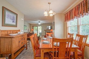 4 bedrooms, individually decorated, individually furnished, bed sheets - Creekside E17, Frisco Kid Retreat Jacuzzi Sleeps 11 (Snowshoe)