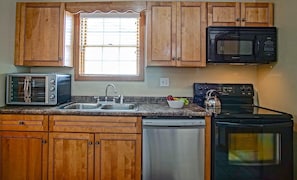 Private kitchen - Creekside E17, Frisco Kid Retreat Jacuzzi Sleeps 11 (Snowshoe)