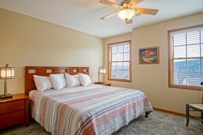 House, Multiple Beds, Hot Tub, Mountain View (3 Br Plus: Creekside E17) | 4 bedrooms, individually decorated, individually furnished, bed sheets - Creekside E17, Frisco Kid Retreat Jacuzzi Sleeps 11 (Snowshoe)