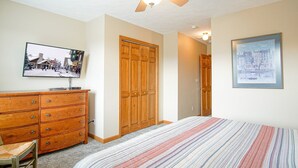A bedroom with a bed, a dresser, a television, and a ceiling fan. - Creekside E17, Frisco Kid Retreat Jacuzzi Sleeps 11 (Snowshoe)