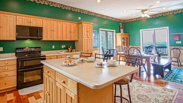Nhà, nhiều giường, có thể sử dụng hồ bơi, quang cảnh núi (5 Br: South Westridge 72-153) | Bếp riêng