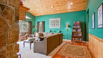 Rumah, Beberapa Tempat Tidur, akses ke kolam renang (5 Br: South Westridge 72-153) | Interior