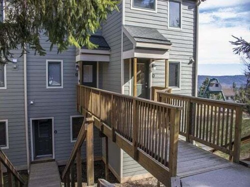 Powderidge 2 -slope Side, Spacious Deck