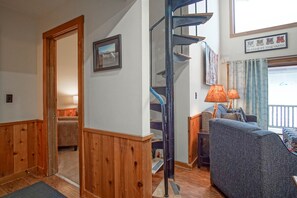 Condo, varias camas, acceso a la alberca, vista a la montaña (1 Br Plus Loft: Whistlepunk 36) | Interior
