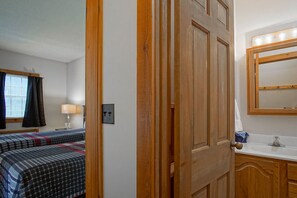 Condo, Plusieurs lits, accès à la piscine, vue sur la montagne (1 Br Plus Loft: Whistlepunk 36) | 2 chambres, décor unique, ameublement unique, literie fournie