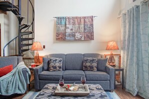 Condo, várias camas, acesso à piscina, vista para a montanha (1 Br Plus Loft: Whistlepunk 36) | Área de estar