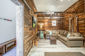 House, Multiple Beds, Hot Tub, Mountain View (5 Br: Loggers Run 11) | Living area - Loggers Run 11: 5 Bedrooms, 3.5 Baths (Snowshoe)