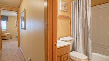 Condo, Multiple Beds, Fireplace, Mountain View (2 Br: Powderidge 14) | Bathroom | Towels