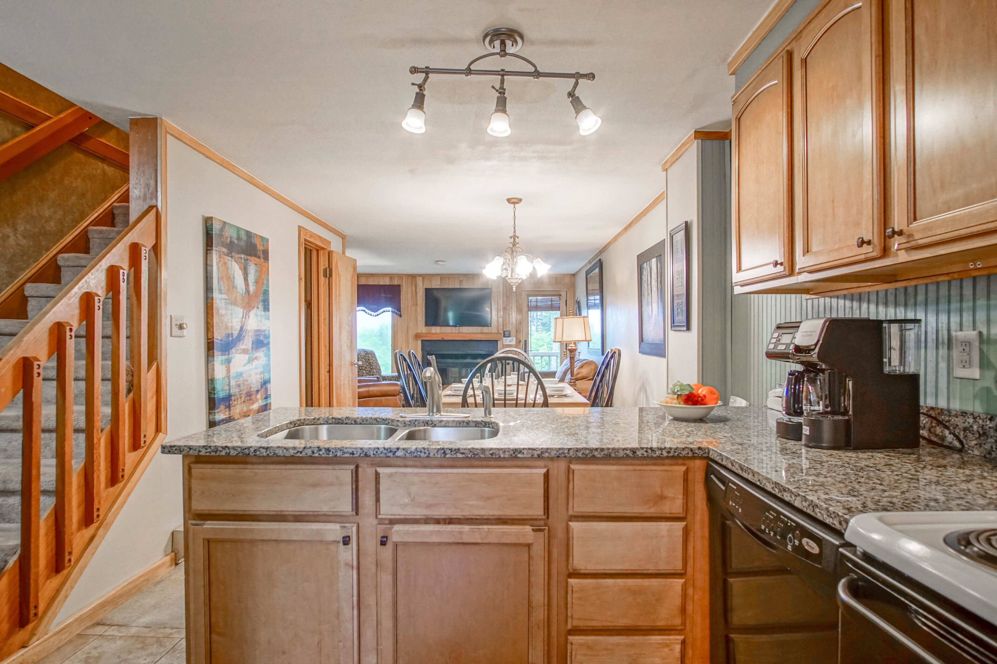 Condo, Multiple Beds, Fireplace, Mountain View (2 Br: Powderidge 14) | Private kitchen