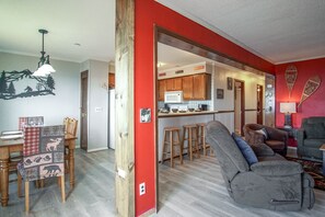 Condo, Multiple Beds, Balcony, Mountain View (3 Br: Summit 304 B) | Interior - Summit 304b 3 Bedrooms 2 Full Baths (Snowshoe)