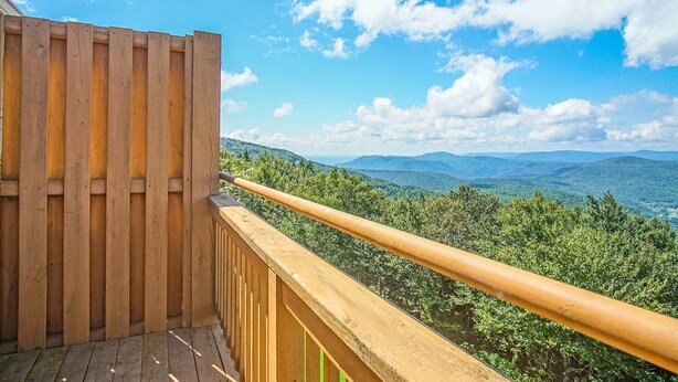 公寓客房, 多張床, 陽台, 山景 (3 Br: Summit 304 B) | 客房景觀