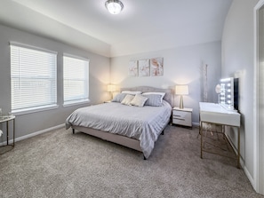 3 chambres, fer et planche à repasser, Wi-Fi, draps fournis