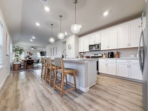 Micro-ondes, four, plaque de cuisson, lave-vaisselle