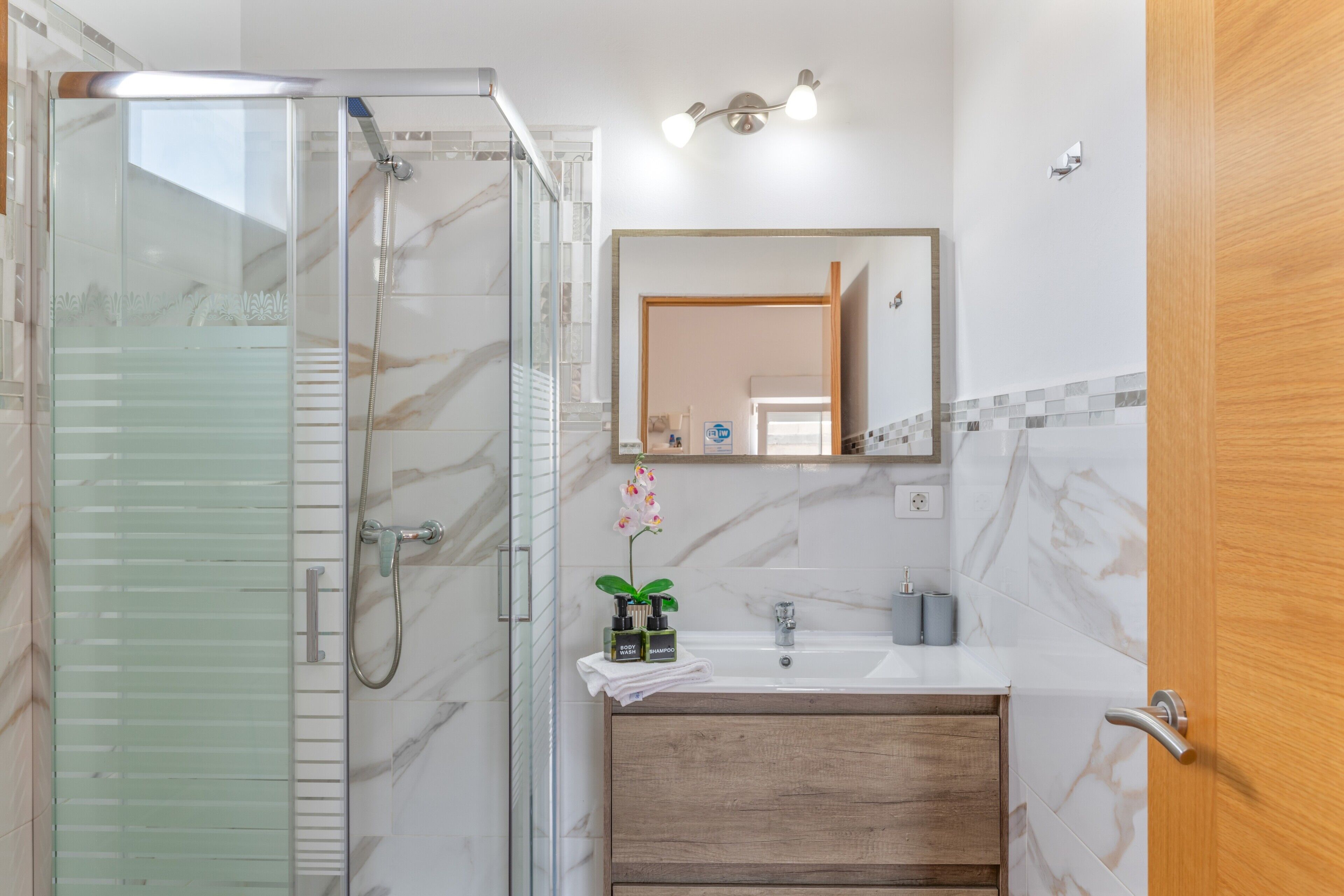 Shower, hair dryer, towels