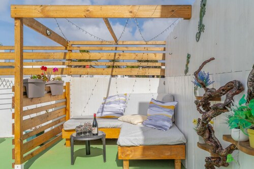 Holiday Home 'Liz' with Sea View, Private Terrace and Wi-Fi