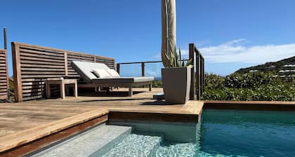 New! Spacious Private Villa w/ Pool & Sunrise View