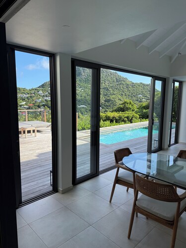 Modern Spacious Private Villa w/ Pool & Sunrise View