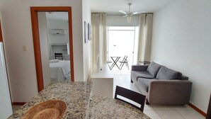 A compact living space with a kitchenette, a sofa, and a dining area. - COOND0102 - Ondina Residence (Salvador)